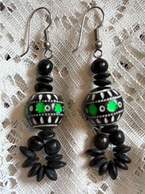 3/$30✨🌿🖤Artisan Boho Hand-Painted Floral Wood Earrings - 1.5” Drop 🖤🌿2000s